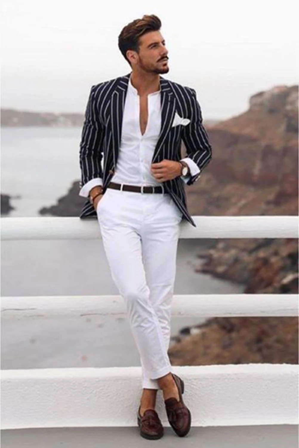 Traje informal de 2 piezas para hombre, chaqueta a rayas y pantalones blancos para fiesta de boda