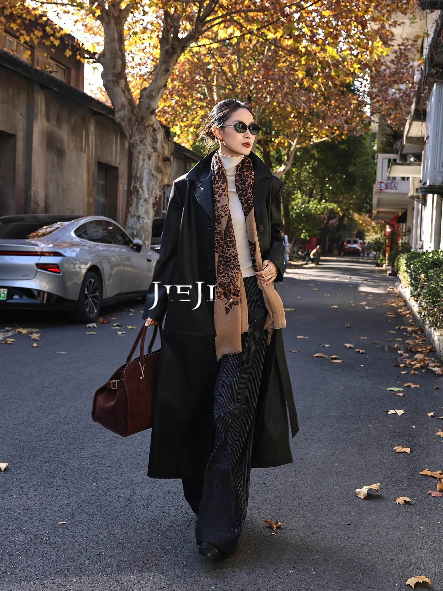 Casaco Longo de Couro PU Preto com Cinto, Gola de Terno, Corta-Vento, Jaqueta Casual com Design de Cintura Ajustável, Modelo Fino