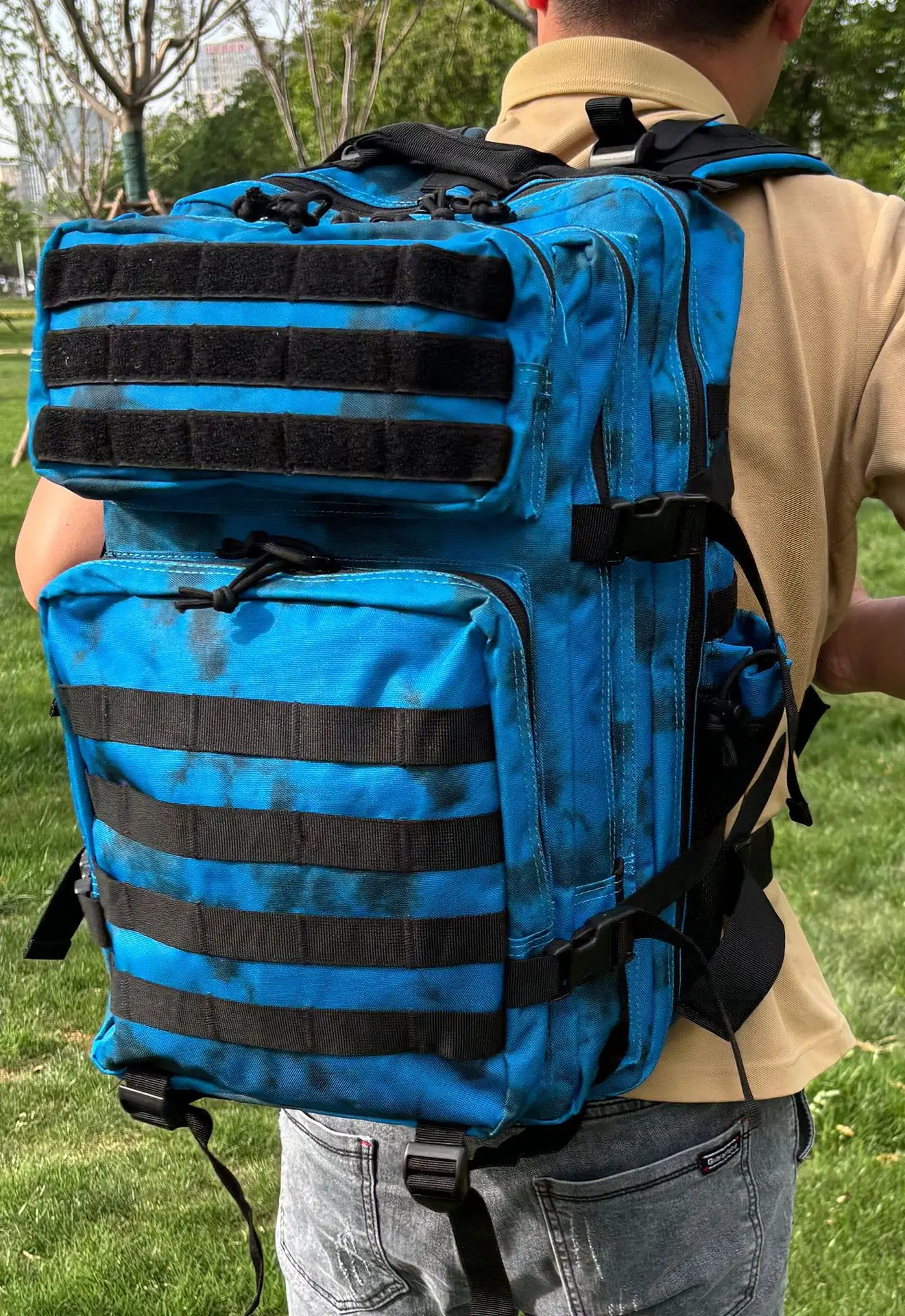 Tactical Camouflage Large-capacity Backpack with Velcro Fastening for Outdoor Activities, Durable, Water-resistant, 45L Capacity