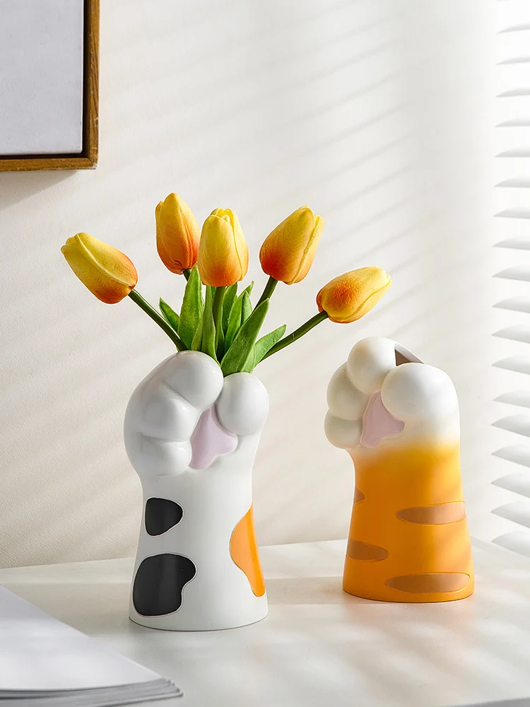 The product can be customized.Creative cat claw vase decoration, living room, home, porch, TV cabinet, office desktop decoration