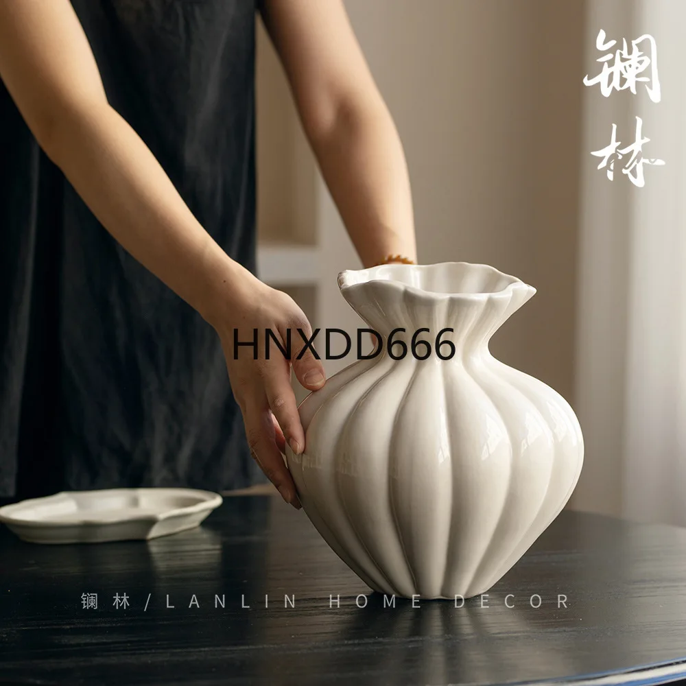 مزهرية زهور تويست هندسية صينية جديدة من Lanthanum Forest حديثة وبسيطة لتناول الطعام وغرفة المعيشة نموذج غرفة المبيعات والمكتب على الطراز الفرنسي