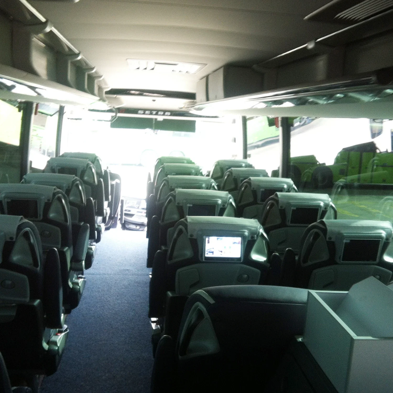 لوحة الحافلة 7 بوصة المقعد الخلفي شاشة أندرويد نظام الترفيه المساعد على الحافلة VOD للحافلة/الشاحنة/القطار/المدرب/سيارة العمل