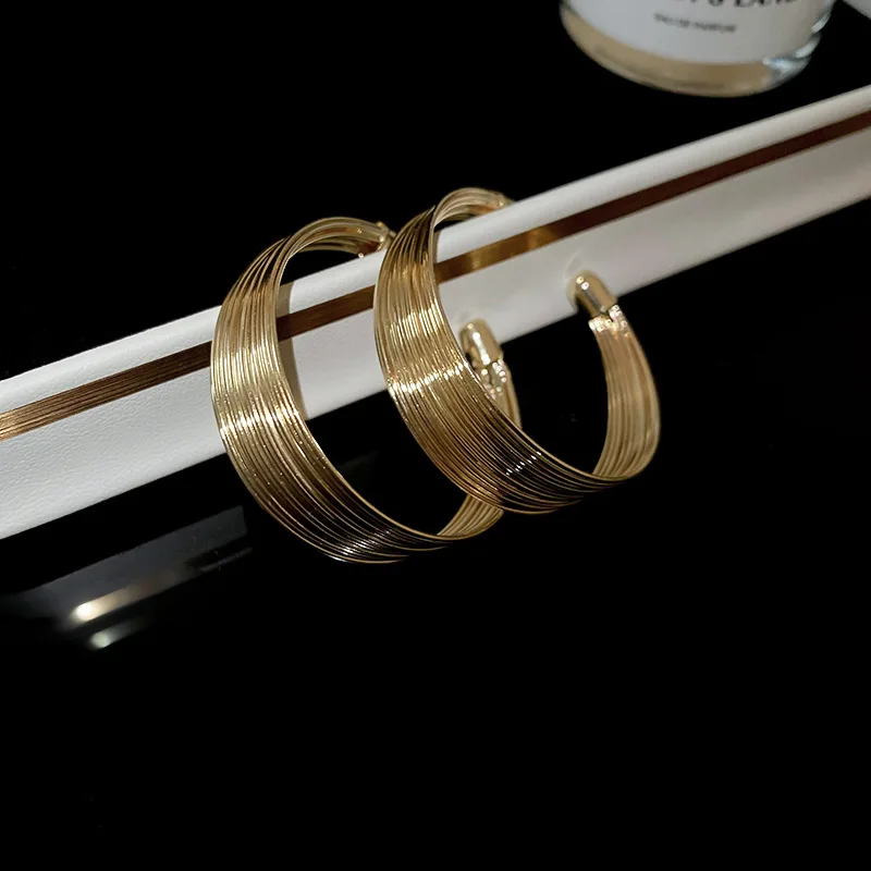 Mehrlagiges Halsketten-Set aus Metall mit geometrischen Formen, europäisch-amerikanischer Heavy-Industry-Stil, exquisites, übertriebenes Schlüsselbein-Design, kleines, cooles Geburtstagsgeschenk – Detail 8