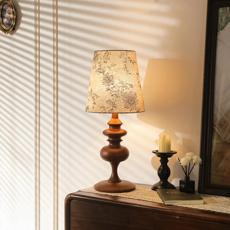 

French retro fabric desk lamp with high-end bedside feel