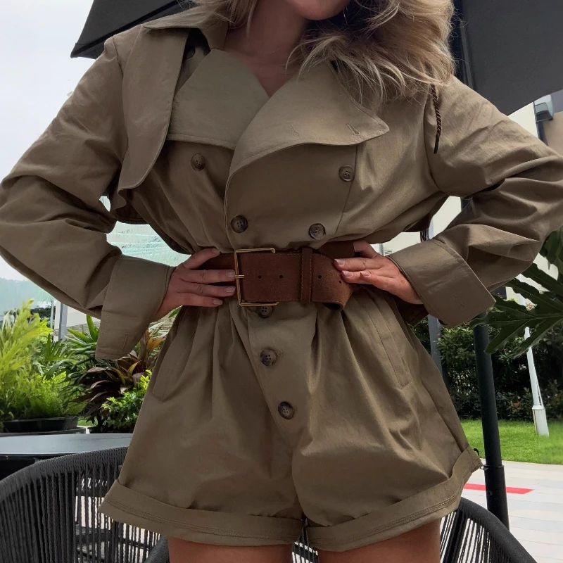 Рисунок 2 - Женский свитер с длинными рукавами и бантом