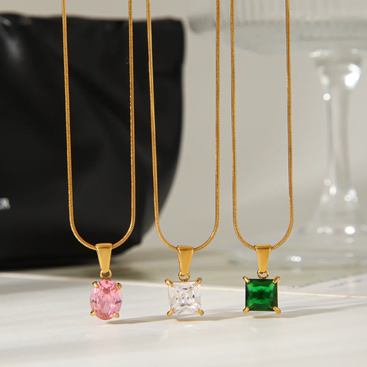 

Stainless steel necklace plated with 18K gold and featuring a zircon pendant, perfect as a jewelry gift for women