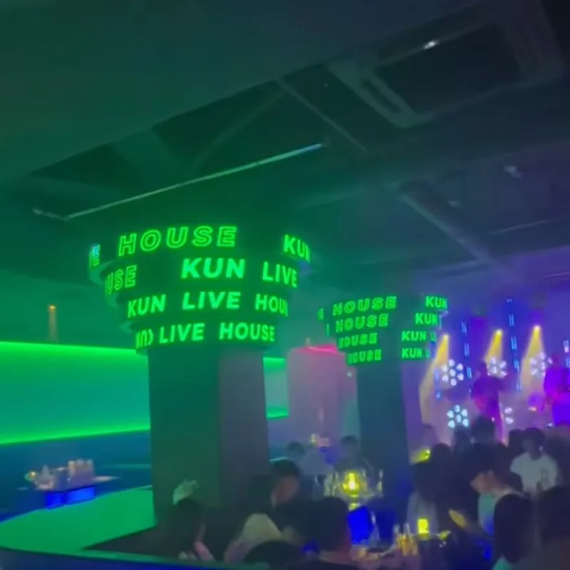 Premium Digital Signage Displays Indoor Circular Curved LED Screen Soft Flexible for Elevator Retail Store Use Animation