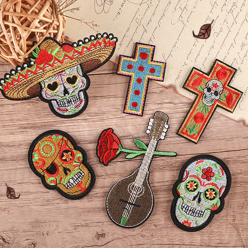 1pcs Mix New Skull Patches for Clothing Iron on Embroidered Sew Applique Cute Patch Fabric Badge Garment DIY Apparel Accessories