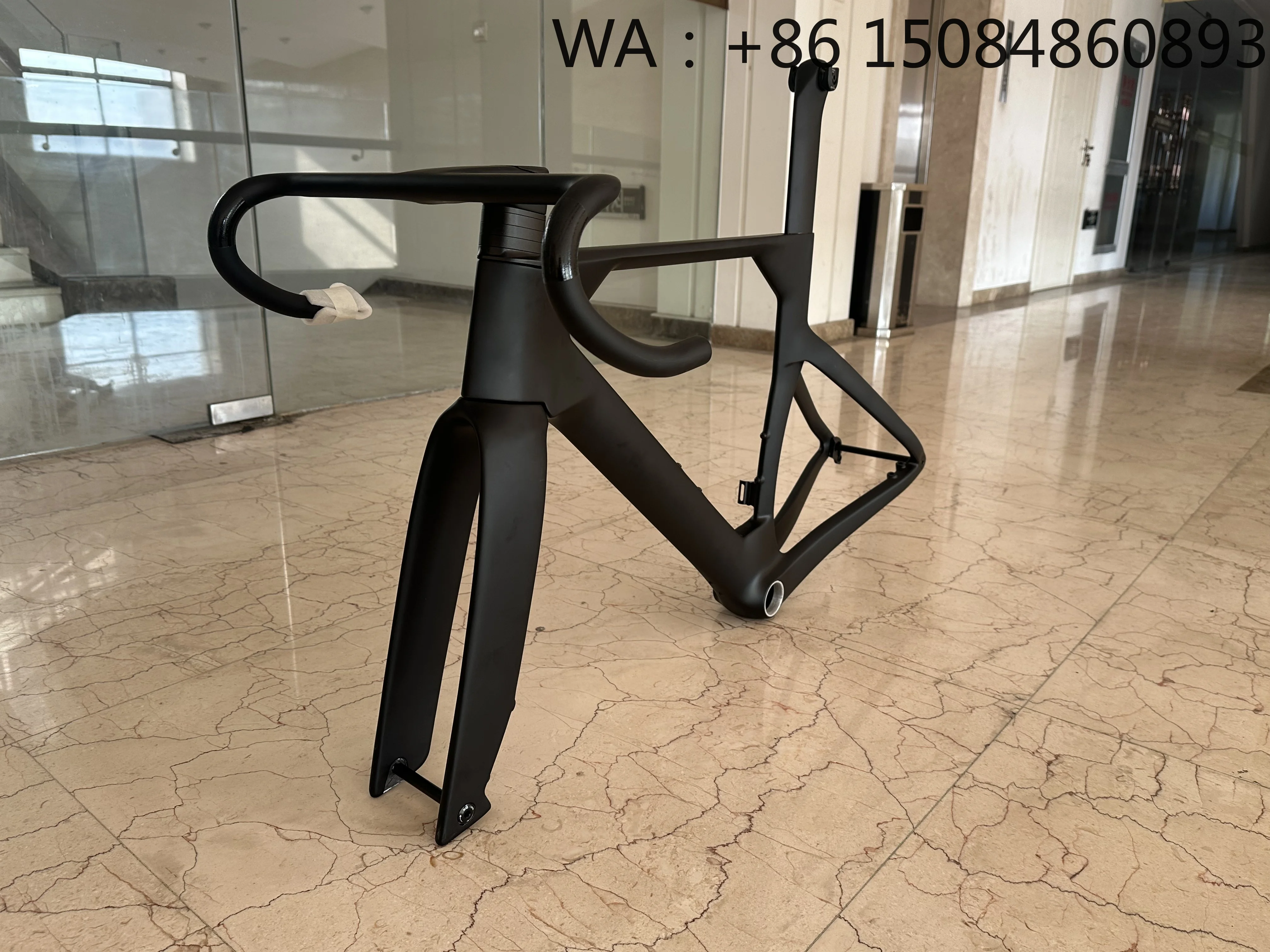 Professional Di2 Aero Carbon Road Bike, Carbon Fiber Material, Aerodynamic Frame High Speed Racing Cycling Bicycle