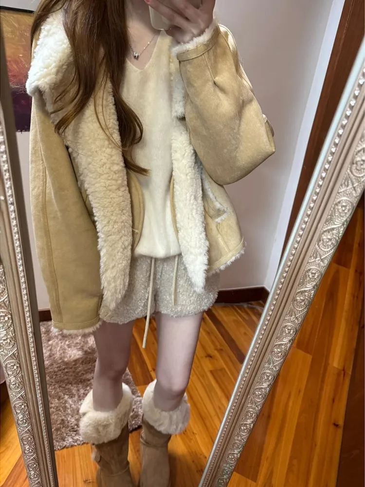 

Warmth Lamb Fur Collar Thickened Autumn Winter Showroom Color Block Outerwear Short Coat Kaki Color Environmentally Friendly