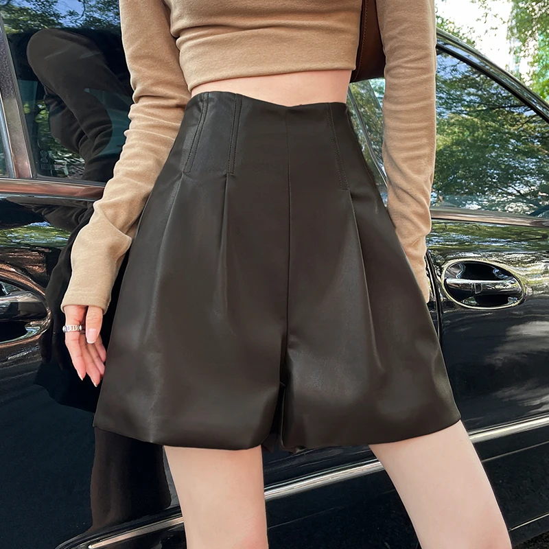 Autumn Winter Vintage Black PU Leather Women's Wide Leg Shorts 2025 New High Waist Pleated A-line Casual Loose Short Pant Female