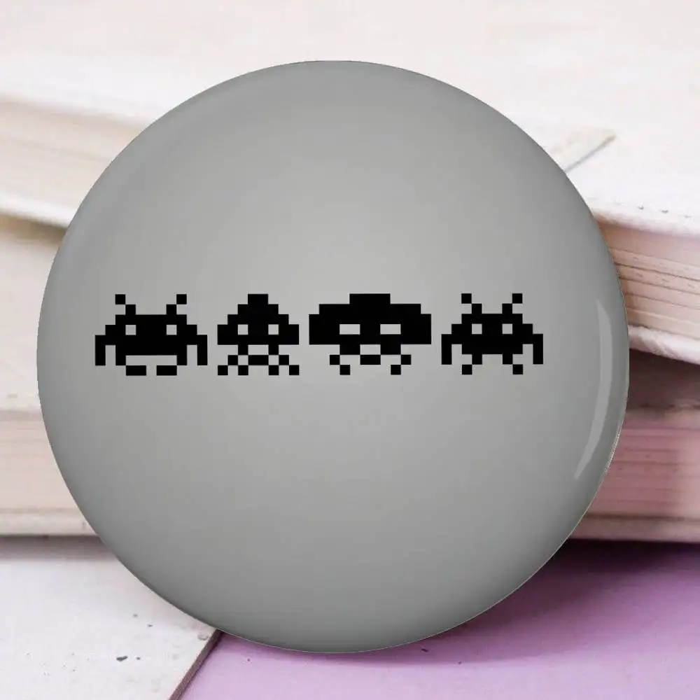 الغزاة الفضائية شارات زر دبابيس بروش الإبداعية مضحك يقتبس شارة الملابس على ظهره مجوهرات هدية للأطفال الأصدقاء #6