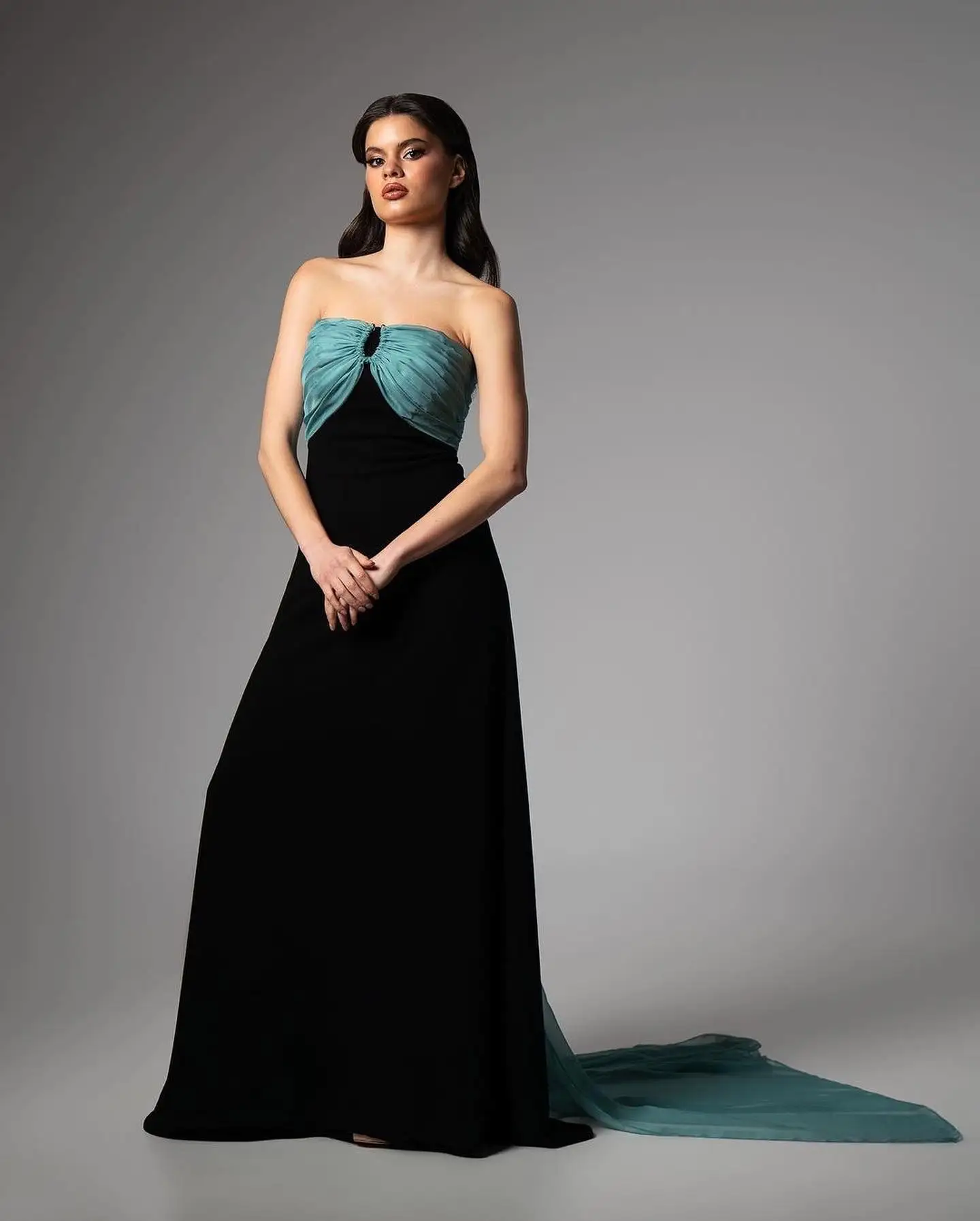 

Customized Temperament Jersey Chapel Train Evening Dress Modern Strapless Straight Sleeveless Floor Length Homecoming Gowns