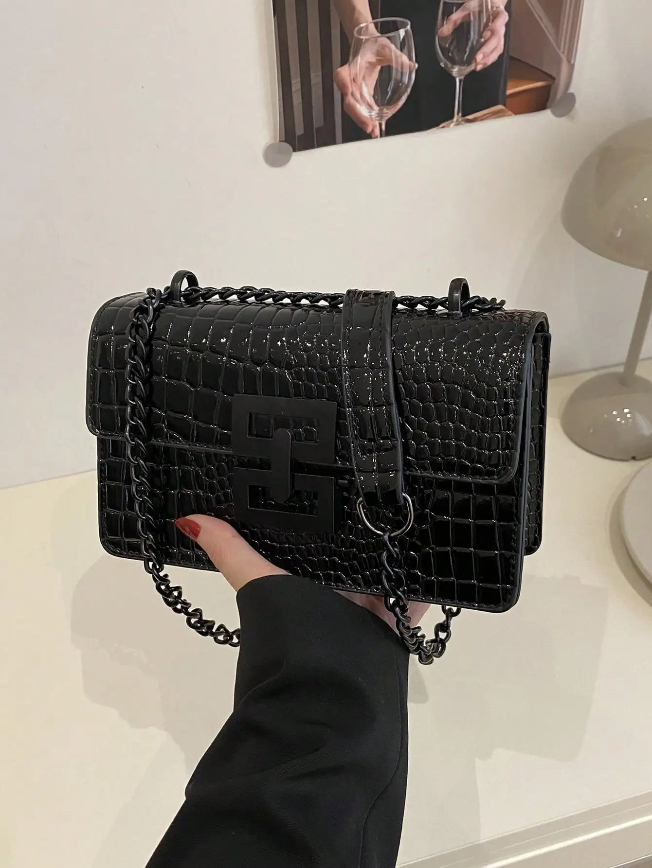 

Women's Retro Alligator-Pattern Square Bag - Lightweight PU Crossbody with Metal Chain for Daily/Commute/Shopping