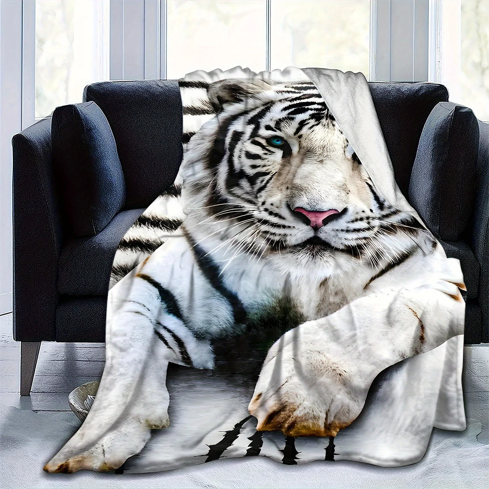 

Realistic White Tiger Face Print Flannel Blanket Wildlife Throw for Bed, Couch, Home Decor - Lightweight & Warm Tiger Design