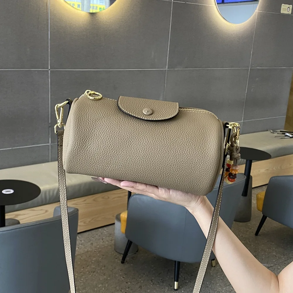 

Женская сумка-тубус из натуральной кожи (верхний слой воловьей кожи) через плечо, модель 2026 года