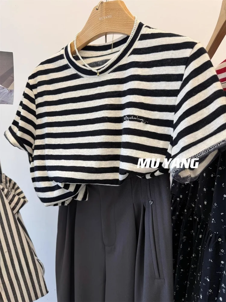 

Женская повседневная футболка больших размеров с вышивкой в полоску и узором «собачья линия», весна-лето, приталенная, с эффектом похудения