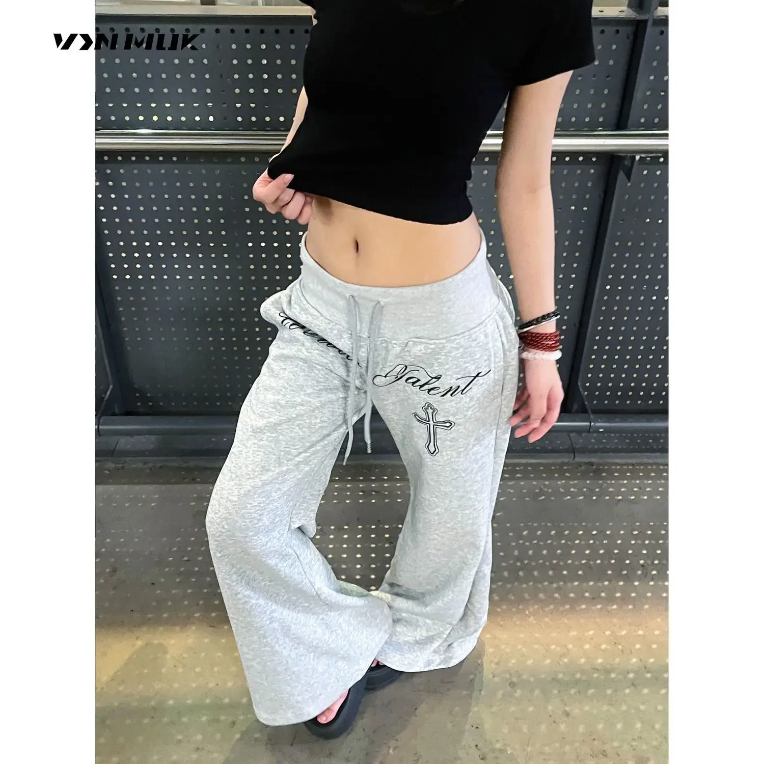 NUOVI pantaloni sportivi a zampa d'elefante grigi da donna punk americani pantaloni con coulisse a vita larga con grafica incrociata vestibilità ampia streetwear casual