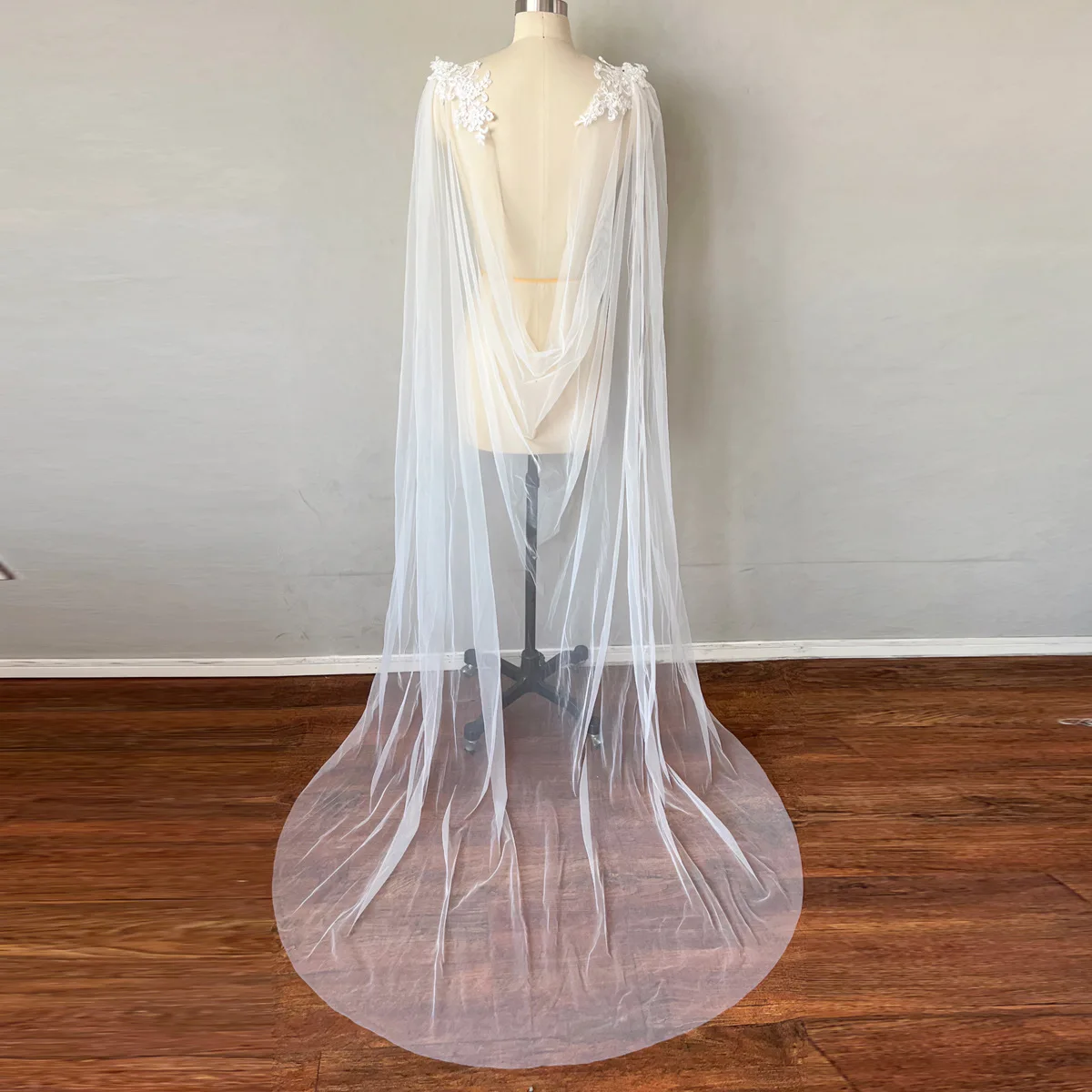 Women's Fashion Long Train Wedding Cape Thin Mesh Pashmina Female Party Performance Show Shawl Cloak Collar R2556