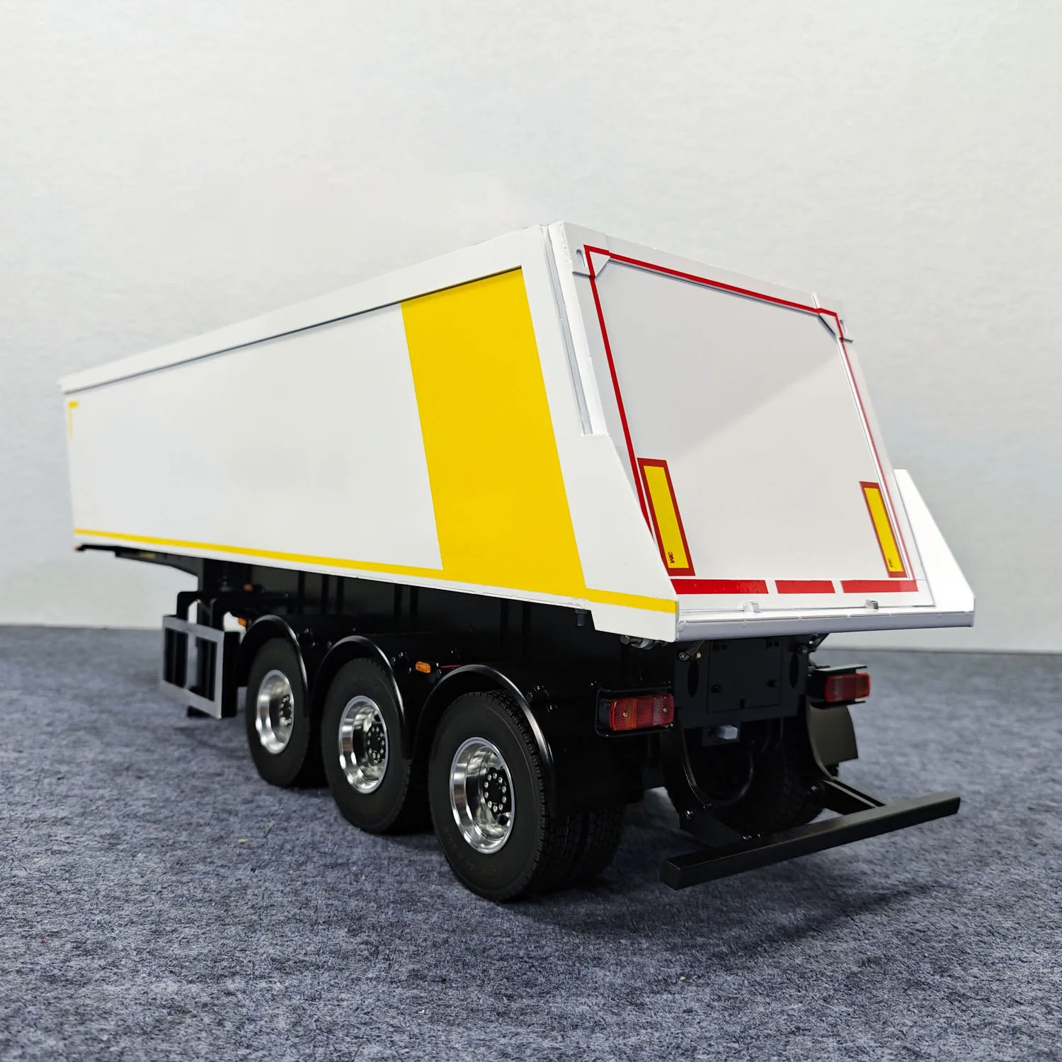 3-osiowy przyczepa hydrauliczna ze stali nierdzewnej z podpórką, systemem oświetlenia do samodzielnego montażu (DIY) w skali 1/14 do zdalnie sterowanych ciężarówek Tamiya.