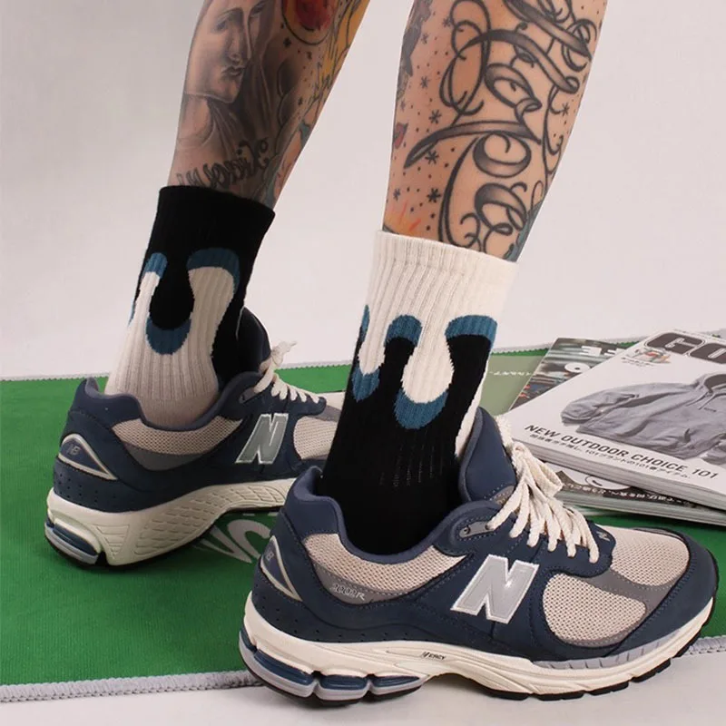 4 Pairs Unisex Socks Comfortable Breathable Anti-Odor Mid Tube Socks Pack American Graffiti Trendy Fashionable Versatile Socks