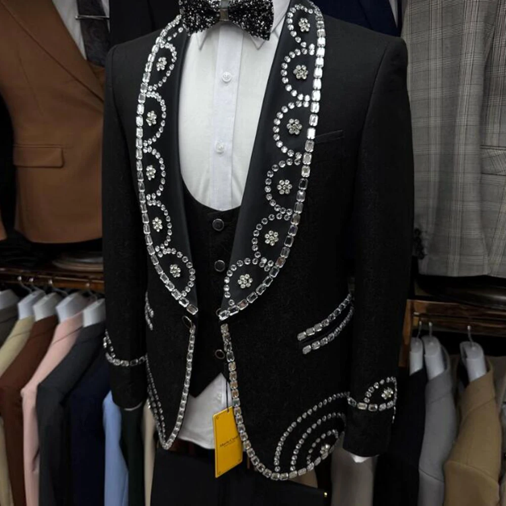 

Exclusive Jewelry Stones Wedding Suits For Men Shawl Lapel Prom Blazers Customized 3 Pieces Man Banquet Groom Tuxedos Dresses