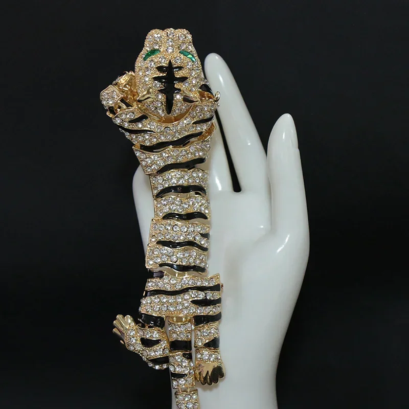 Oversized and exaggerated tiger brooch, hanging collar accessories, shawl accessories view 5