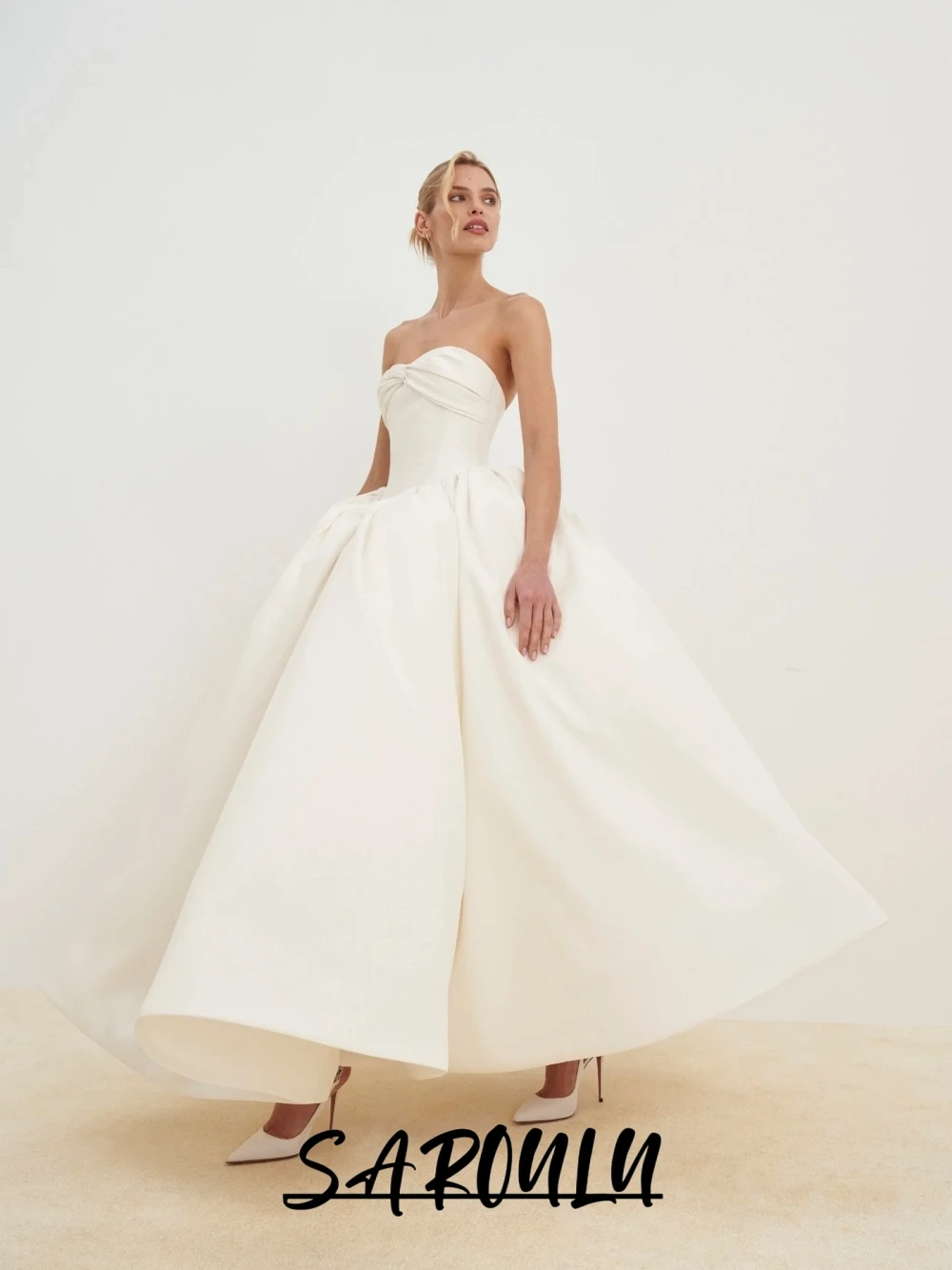 

Elegant Satin Strapless Ball Gown For Bride Simple Vintage Low Back Wedding Dress Customized Fitted Waist New Arrival