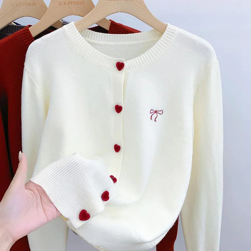 Stickerei Schleife Langarm Strickjacke Pullover Damen Frühling und Herbst Herz Knopf Basic Strickwaren