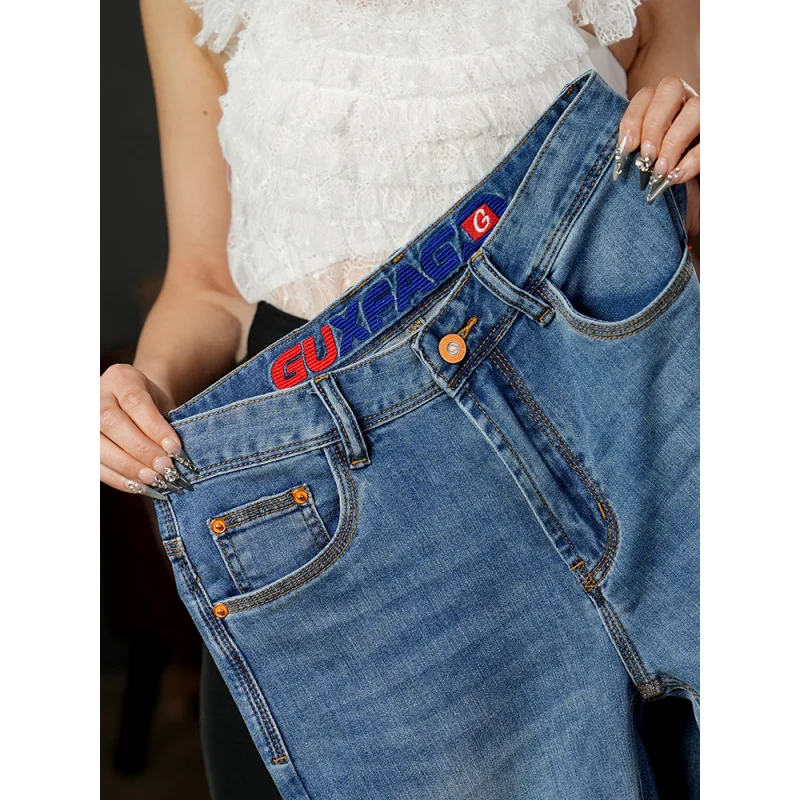 جينز أزرق صيفي جديد لعام 2025 للرجال بقصة ضيقة وأقدام صغيرة مرنة وعصرية سراويل جينز رفيعة متعددة الاستخدامات