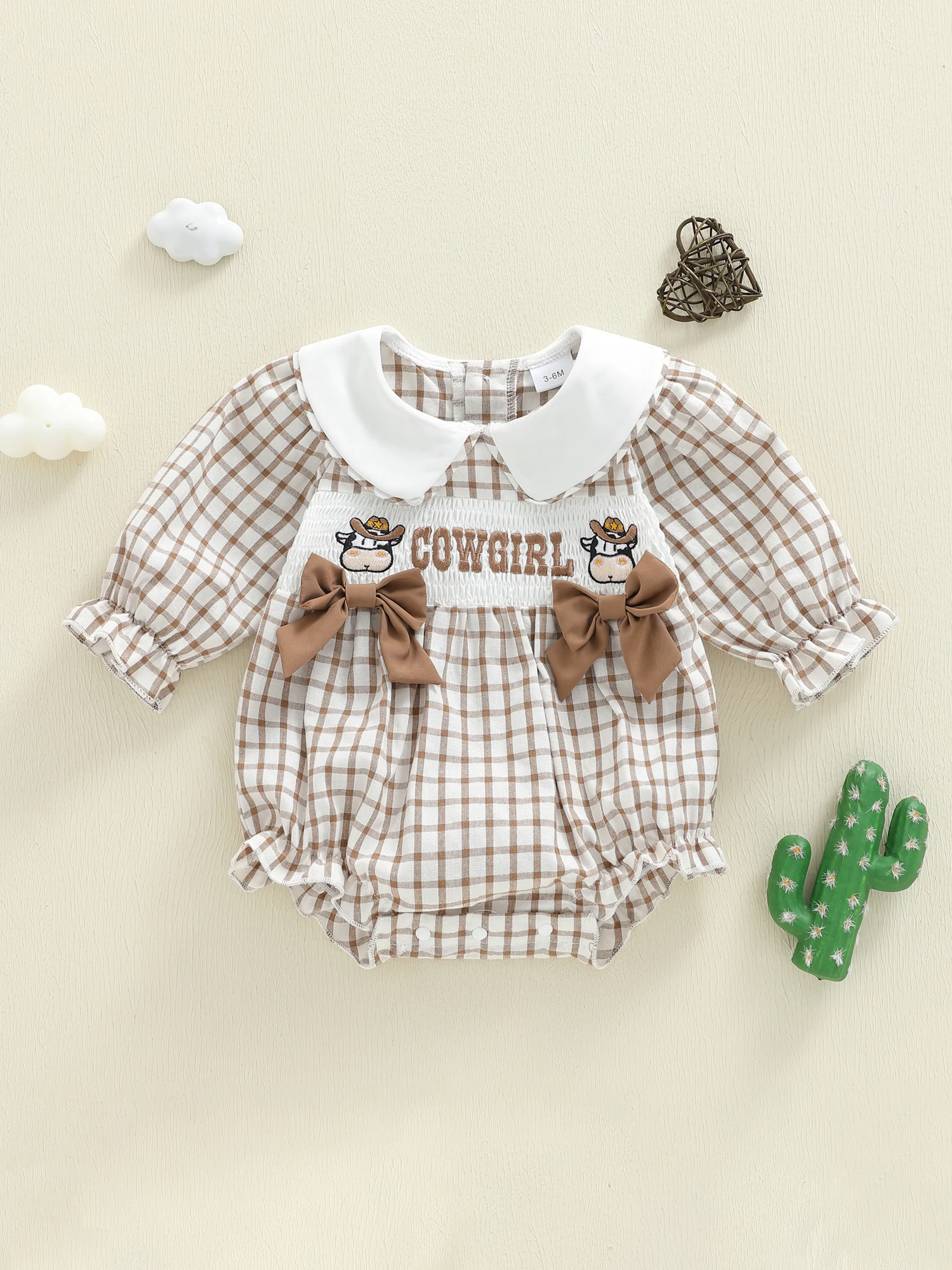 بذلة شتوية متقلب للفتيات الصغيرات مع ياقة دمية وتطريز بقرة لطيفة وأكمام طويلة وطباعة حروف للخريف