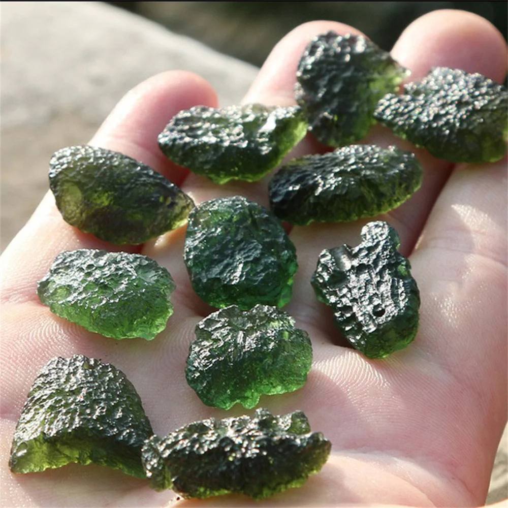 1Pc Natural Crystals Green Moldavite Czech Meteorite Impact Glass Rough Stone Crystal Energy Stone