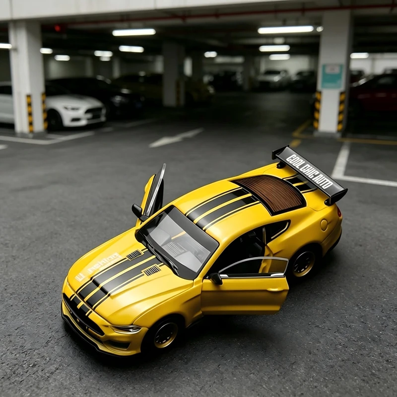 

Модель Ford Mustang GT2018 в масштабе 1:42, разборная, из сплава, подходит для коллекции и может быть подарена друзьям.