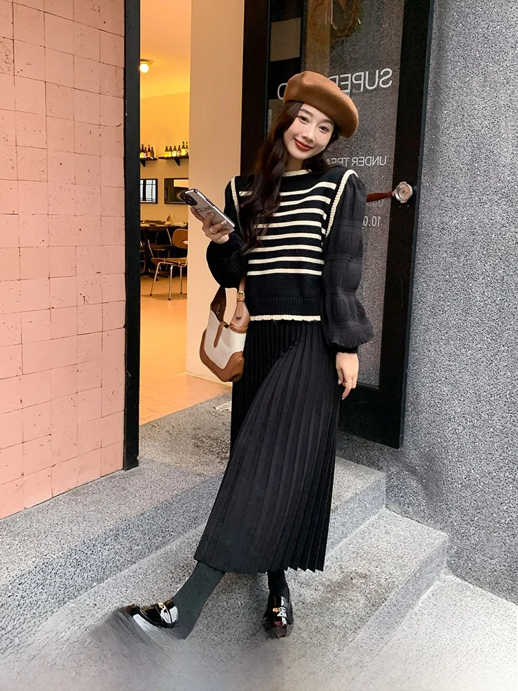 

Модный комплект женской одежды больших размеров: юбка миди с высокой талией и вязаный свитер. Весна-лето-осень. Повседневный свободный крой.