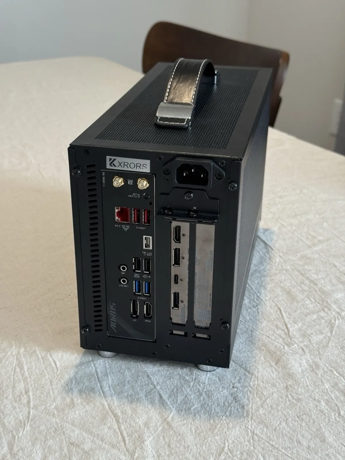 PC para juegos personalizada (Ryzen 5 7600X, Radeon RX 7900XT, 2 TB/32 Gb)