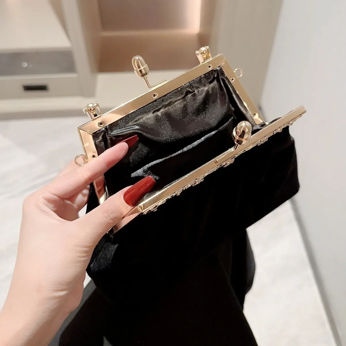 Vintage Black Velvet Metal Handle Handbags For Women Wedding Prom Party Clutch Small Purses Fashion Evening Bag Shoulder Bags