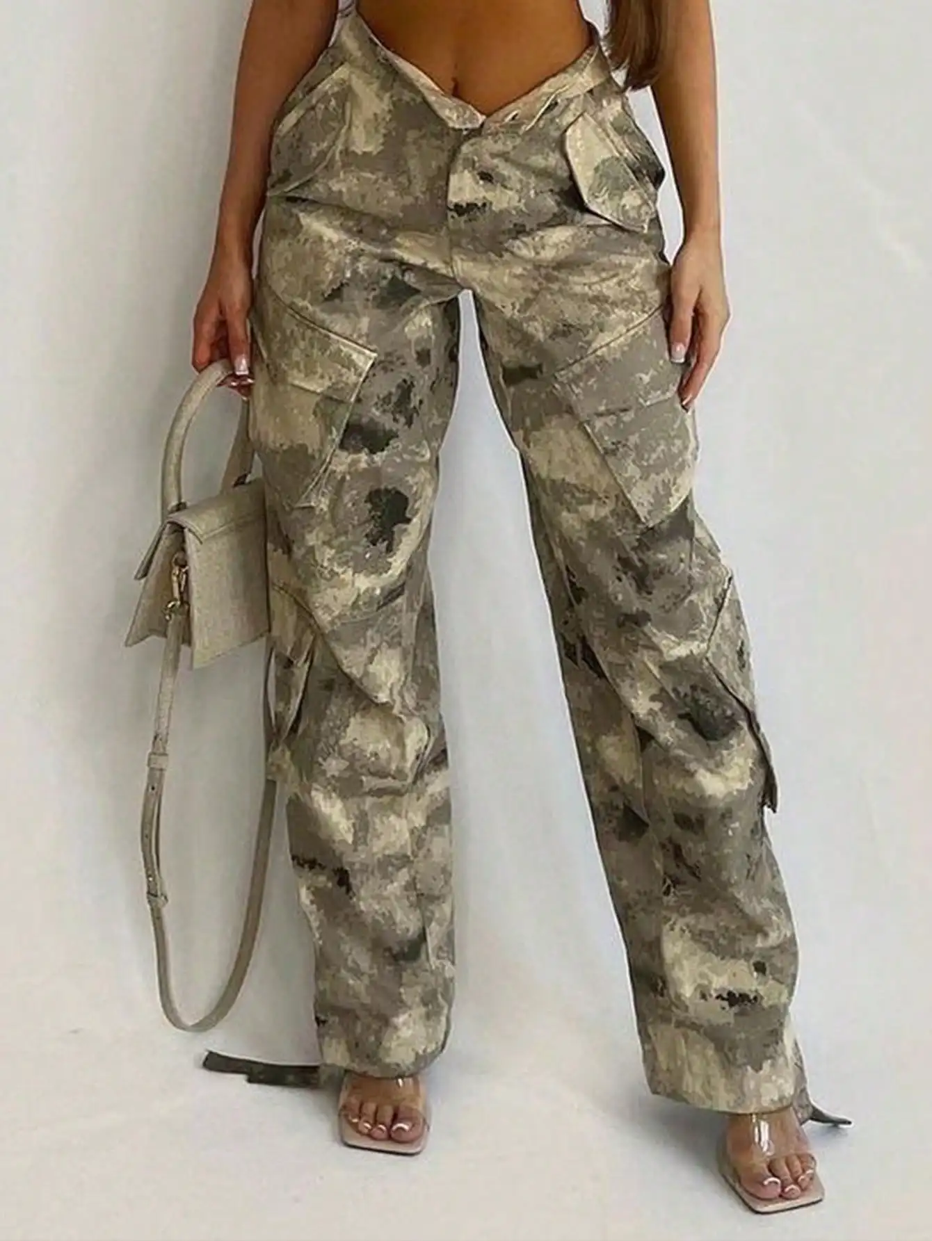 Women's Y2K Camo Cargo Pants - Wide Leg Baggy Army Joggers with Flap Pockets
