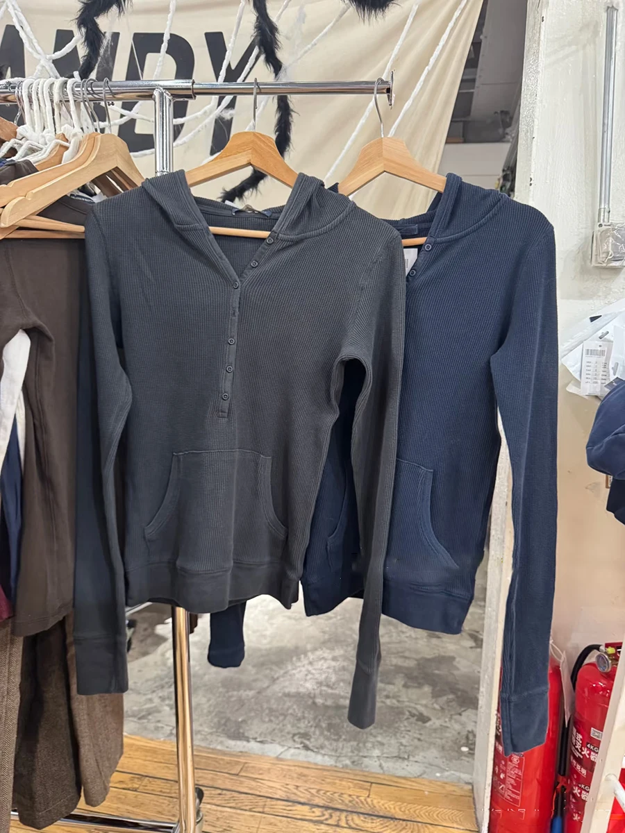 Damska koszulka z kieszeniami, kapturem, długim rękawem, z materiału wafelkowego, wiosenna, z siedmioma guzikami, granatowa, dopasowana, vintage, casual, streetwear, nowe t-shirty