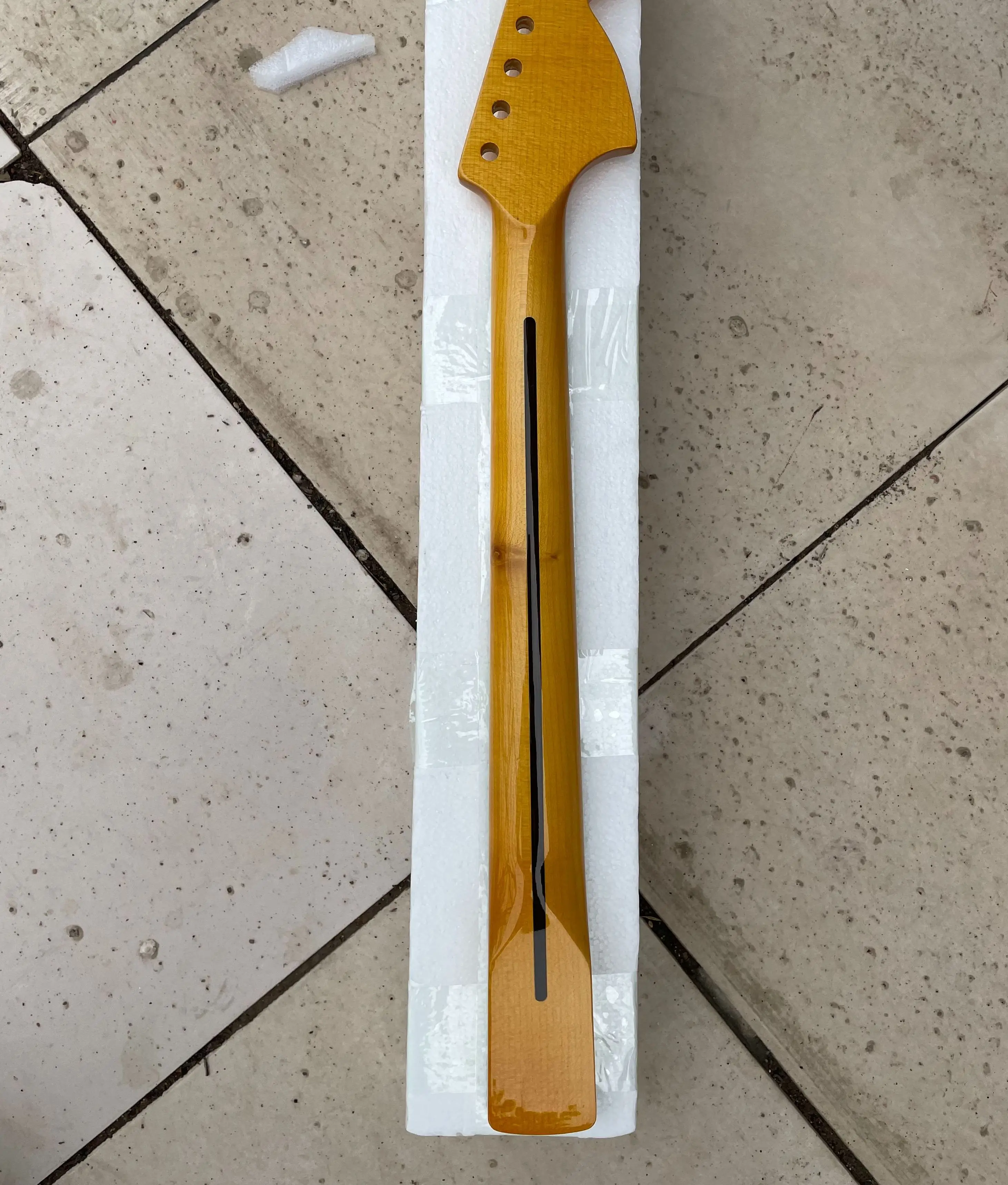 Left Hand Big Head Yellow Gloss Maple Guitar Neck, 22 Frets Rosewood Fretboard, White Block, Acrylic Inlay Parts, Guitar Handle