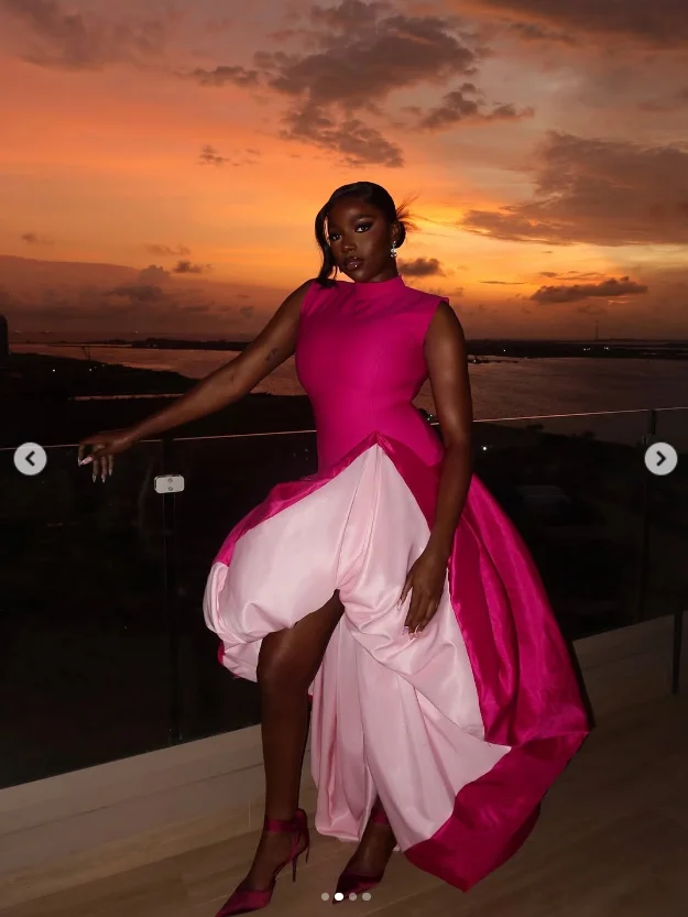 맞춤형 자홍색 여성 맥시 드레스 비대칭 바닥 길이 민소매 롱 이브닝 가운 우아한 하이 로우 포멀 드레스