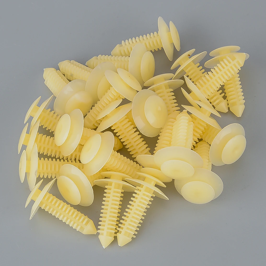 

34202599 50 шт., фиксаторы обшивки внутренней двери, зажимы, заклепки, бежевый нейлон, подходит для джипа