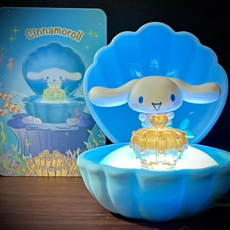 حقيقية سانريو حورية البحر الأسرة سلسلة صندوق أعمى ضوء الليل Kawaii نموذج بولي كلوريد الفينيل كورومي Pochacco سينامورول مرحبا كيتي هدية مزخرفة