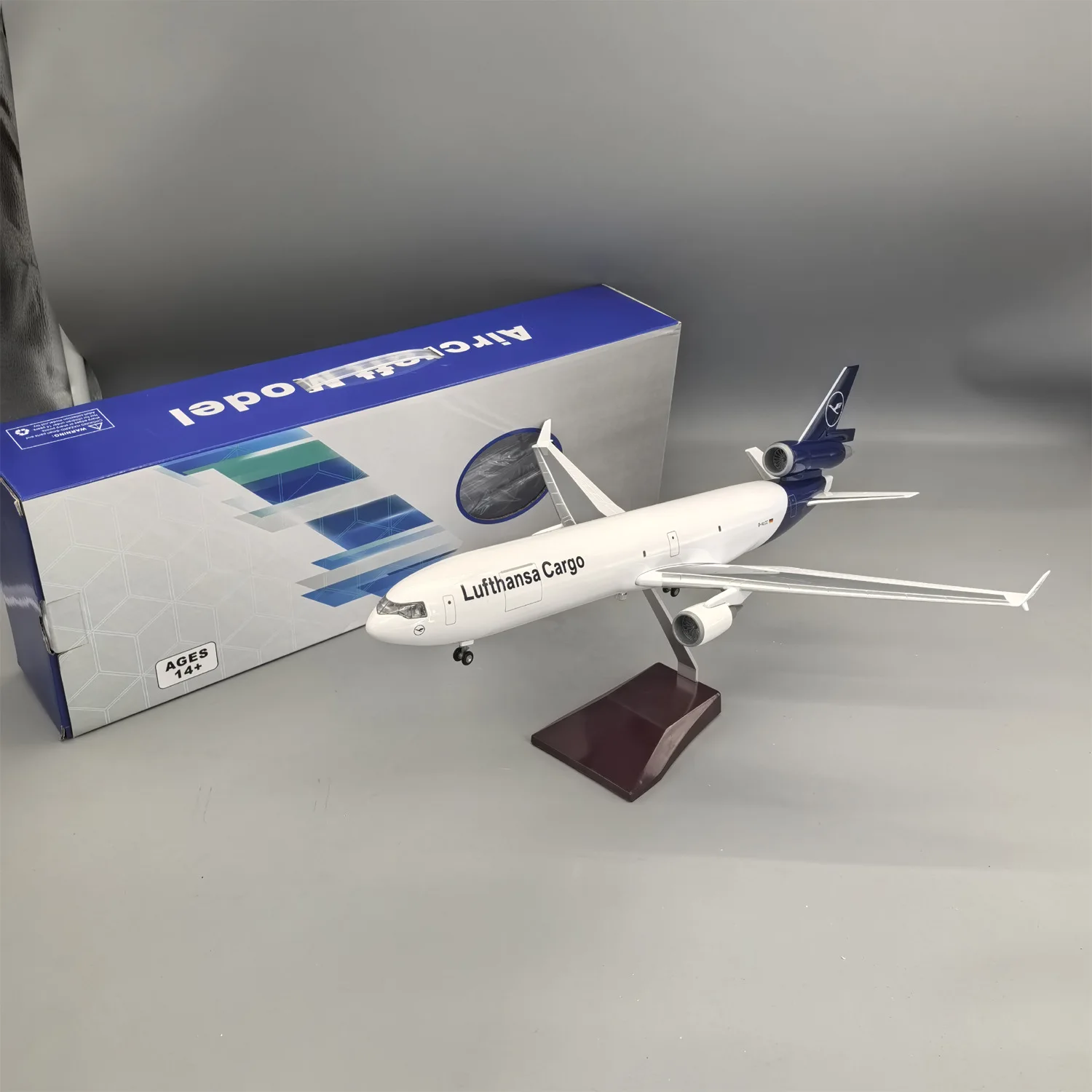 

47cm Airplane Models Lufthansa Cargo MD-11 Resin Diecast Aircraft With Wooden Base Collected Gift By Aviation Enthusiast