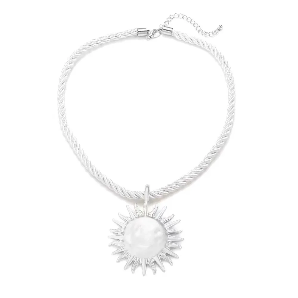 Z Fashion Holiday Alloy Sun Pendant Necklace