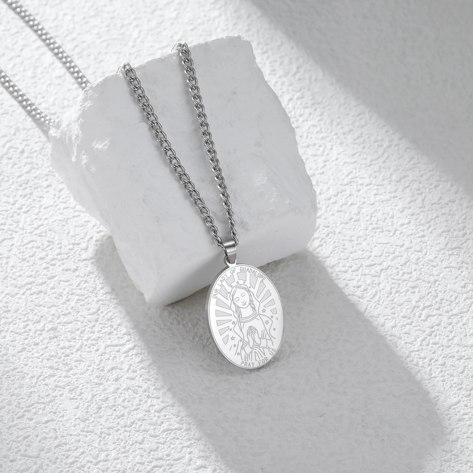 LIKGREAT Retro Elliptic Our Lady of Guadalupe Pendant Necklace Fashion Catholic Virgin Mary Prayer Amulet Charm Necklace Jewelry