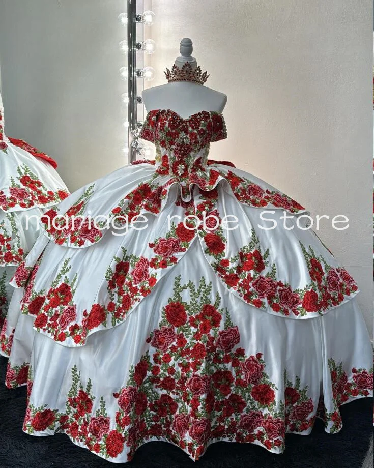 Witte Prinses Mexicaanse Charro Quinceanera Jurken 2025 Rode Bloemen Applique Off Shoulder Corset Sweet 15 Vestidos De Quinceañera