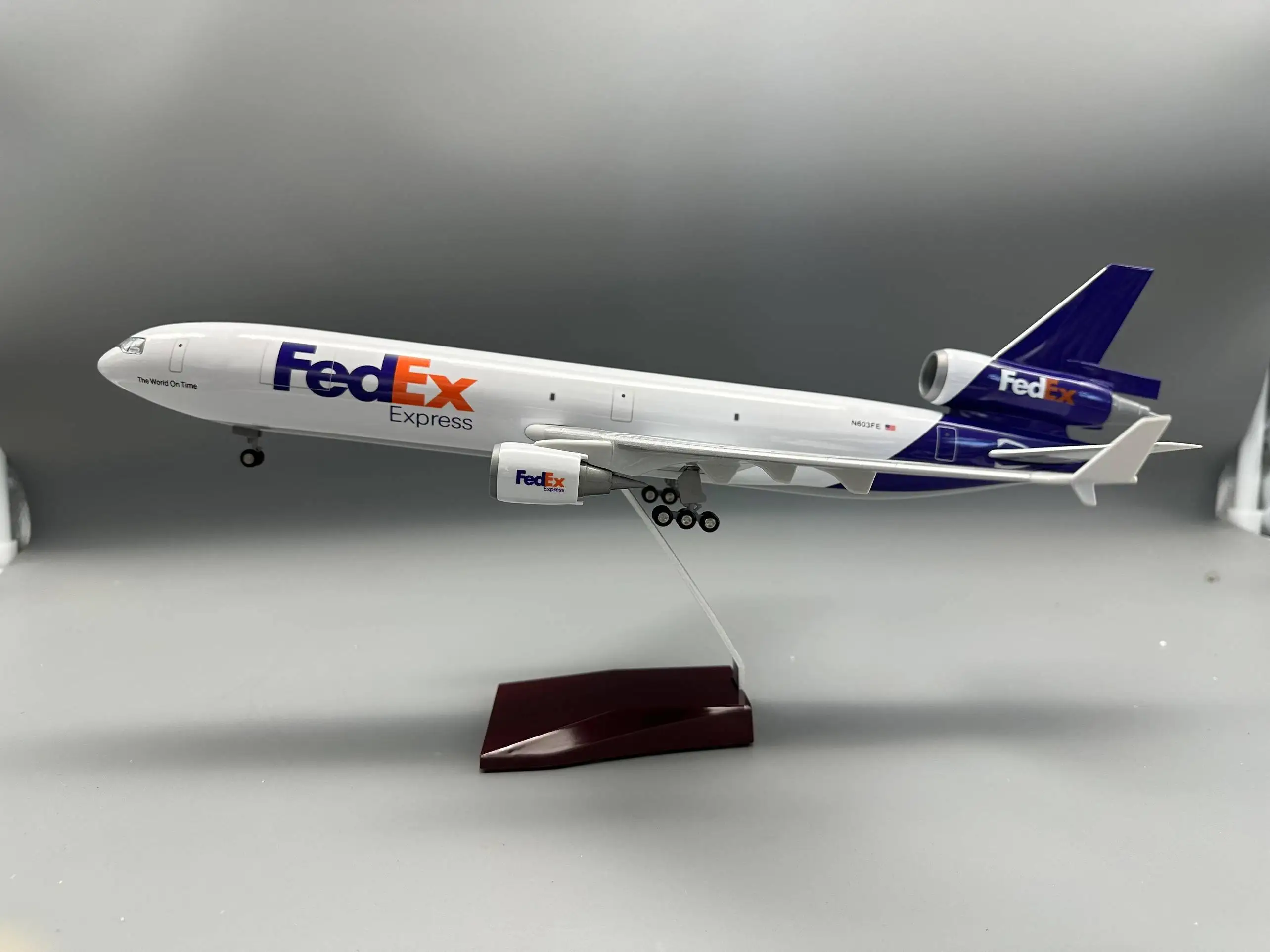 Modelo de Avión MD11 de 47CM, Escala 1/130, Avión MD-11 FedEx Cargo Airways con Ruedas y Tren de Aterrizaje, Modelo de Plástico y Resina para el Hogar