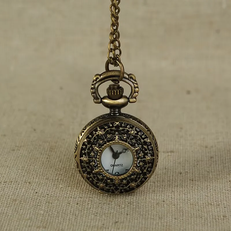 

Fine small chain fine openwork delicate maple leaf dense flower pattern retro pocket watch white black