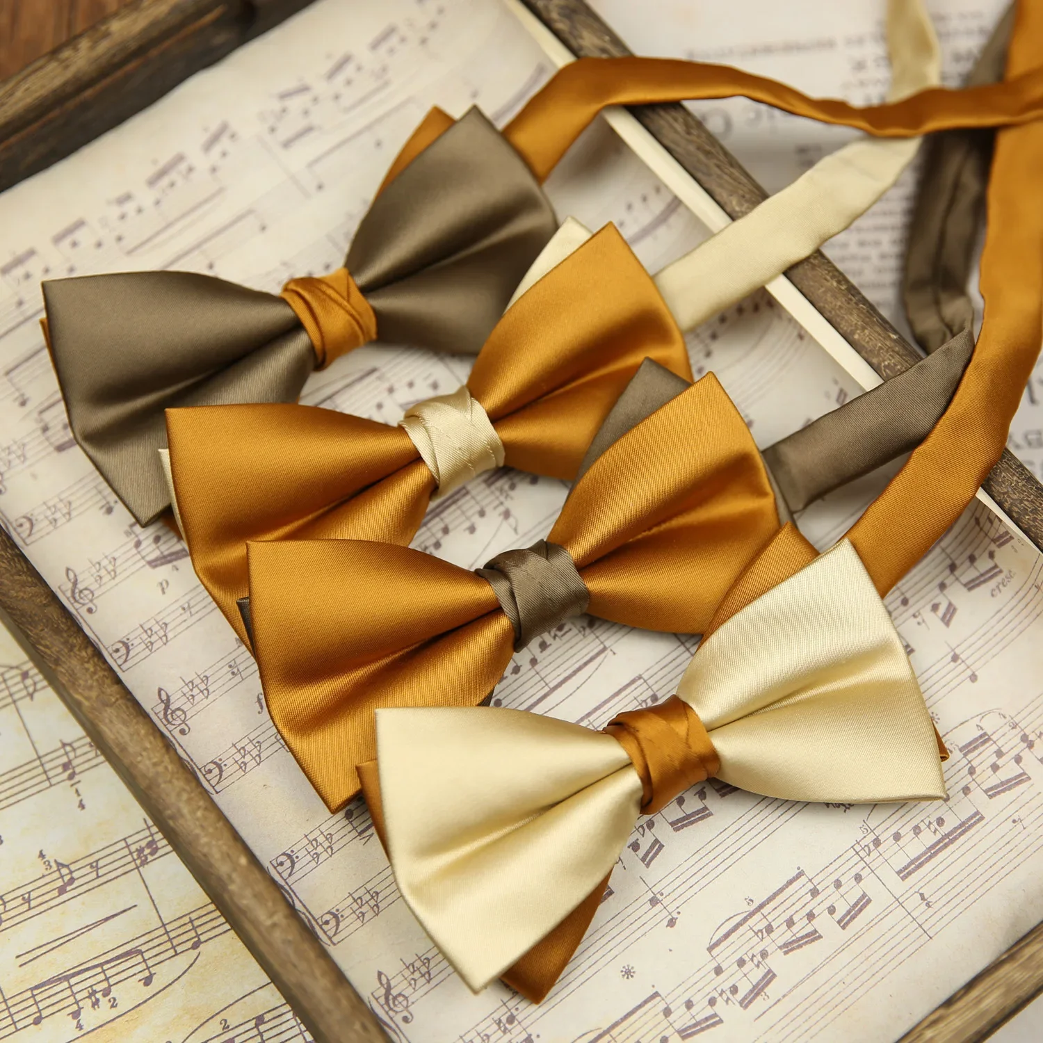 Men's dual color patchwork, cross color contrast, retro Korean version banquet bow tie, casual groom and best man dress bow tie