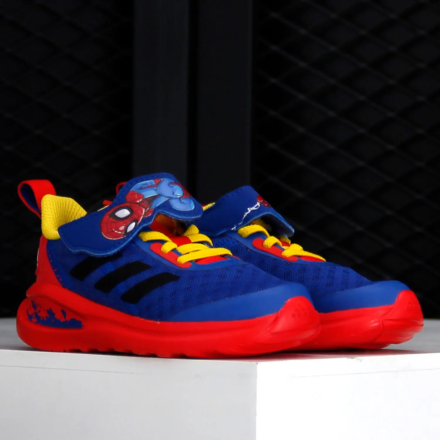 

Детские повседневные кроссовки Adidas Authentic Revenge Alliance Collaboration FY1656